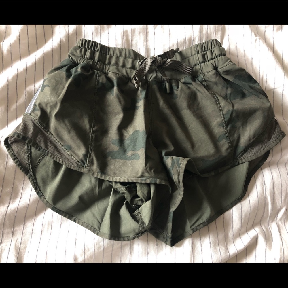 Lululemon SAVASANA CAMO Hotty Hot Short
